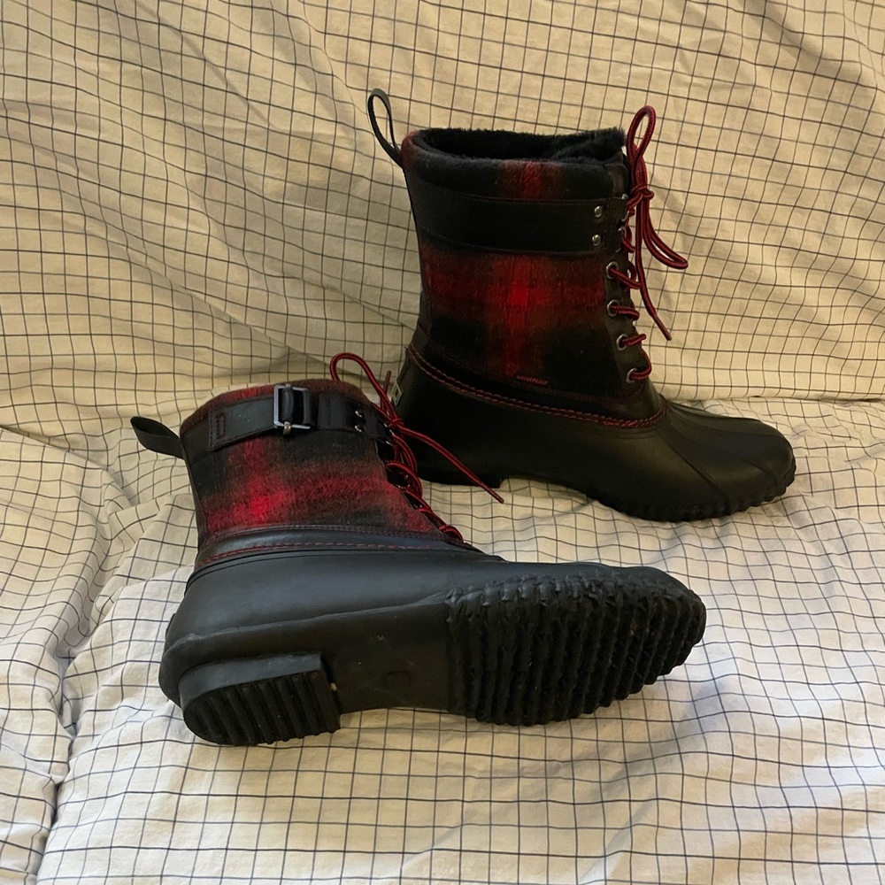 JBU plaid woman’s duck boots sz 8.5 gently used
